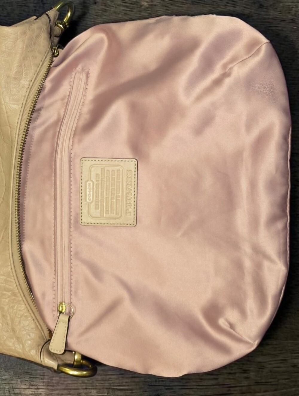 💥Coach Kristin Croc-Embossed Leather Hobo Bag - Picture 9 of 10